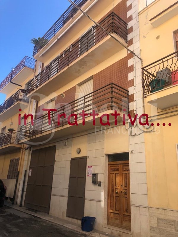 casa indipendente in vendita a Canosa di Puglia