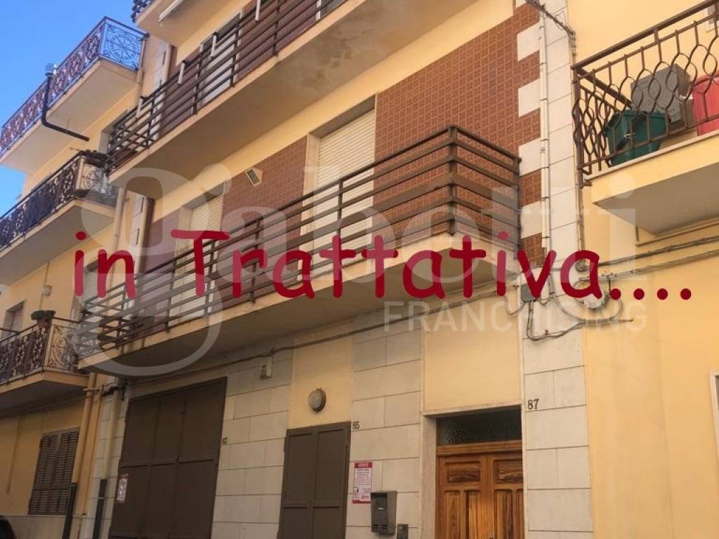 casa indipendente in vendita a Canosa di Puglia