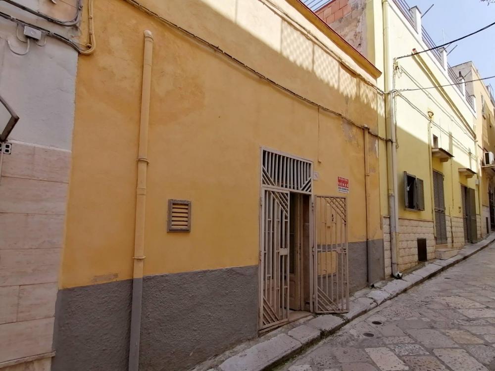 casa indipendente in vendita a Canosa di Puglia