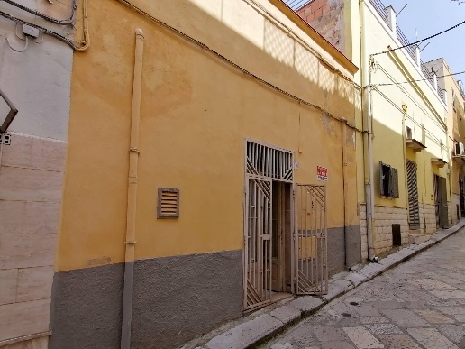 casa indipendente in vendita a Canosa di Puglia