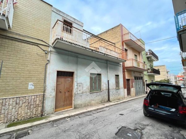 casa indipendente in vendita a Canosa di Puglia