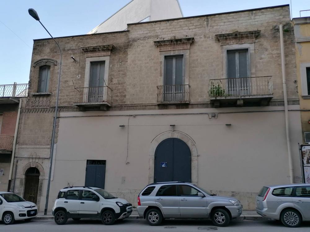 casa indipendente in vendita a Canosa di Puglia