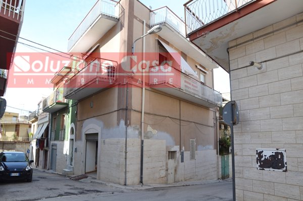 casa indipendente in vendita a Canosa di Puglia