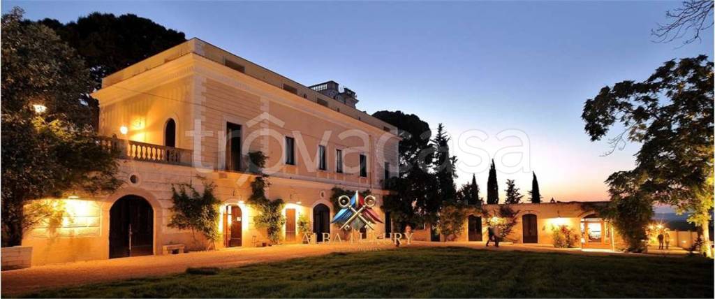 casa indipendente in vendita a Canosa di Puglia