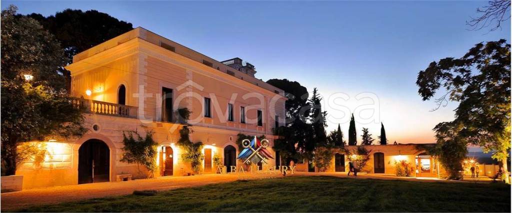 casa indipendente in vendita a Canosa di Puglia