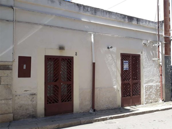 casa indipendente in vendita a Canosa di Puglia