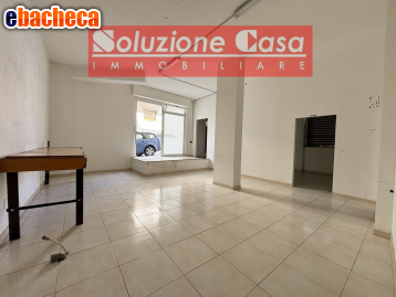 locale commerciale in vendita a Canosa di Puglia