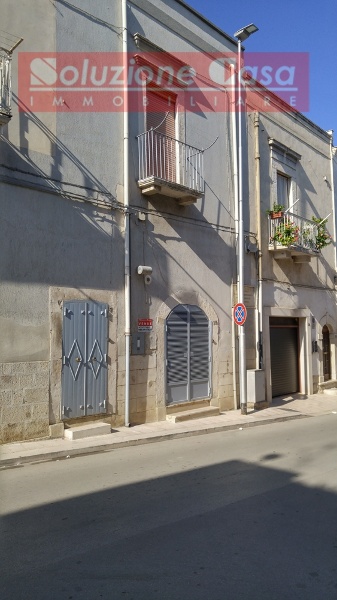 casa indipendente in vendita a Canosa di Puglia