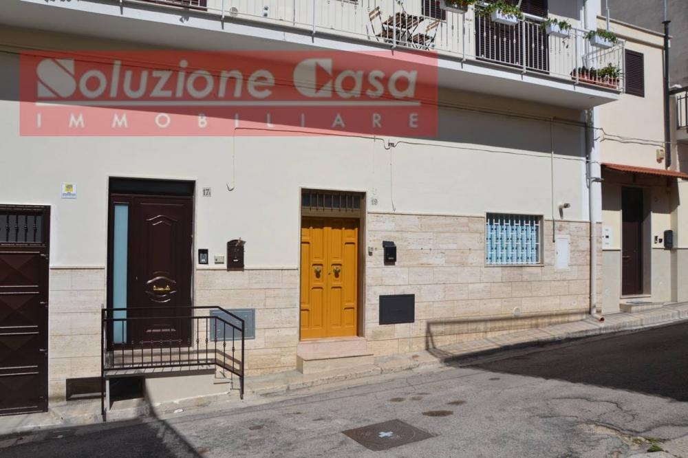 casa indipendente in vendita a Canosa di Puglia