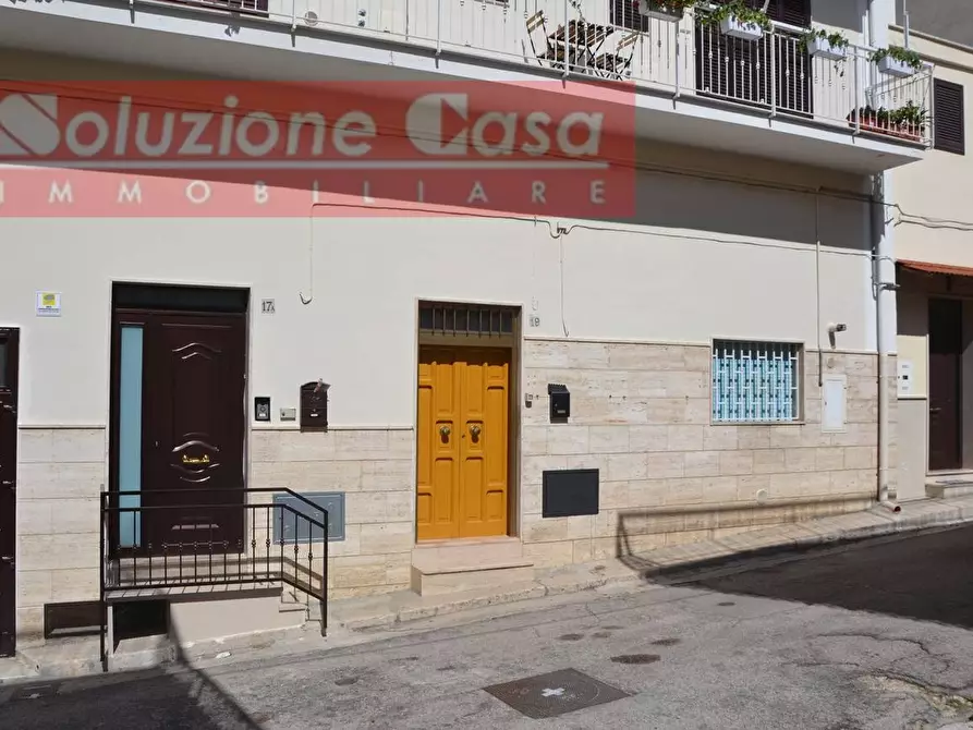 casa indipendente in vendita a Canosa di Puglia