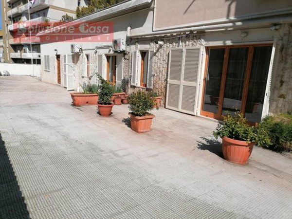 casa indipendente in vendita a Canosa di Puglia