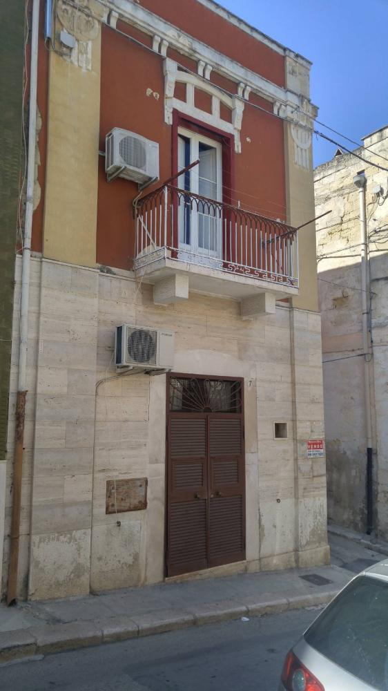 casa indipendente in vendita a Canosa di Puglia