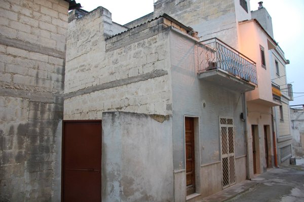 casa indipendente in vendita a Canosa di Puglia