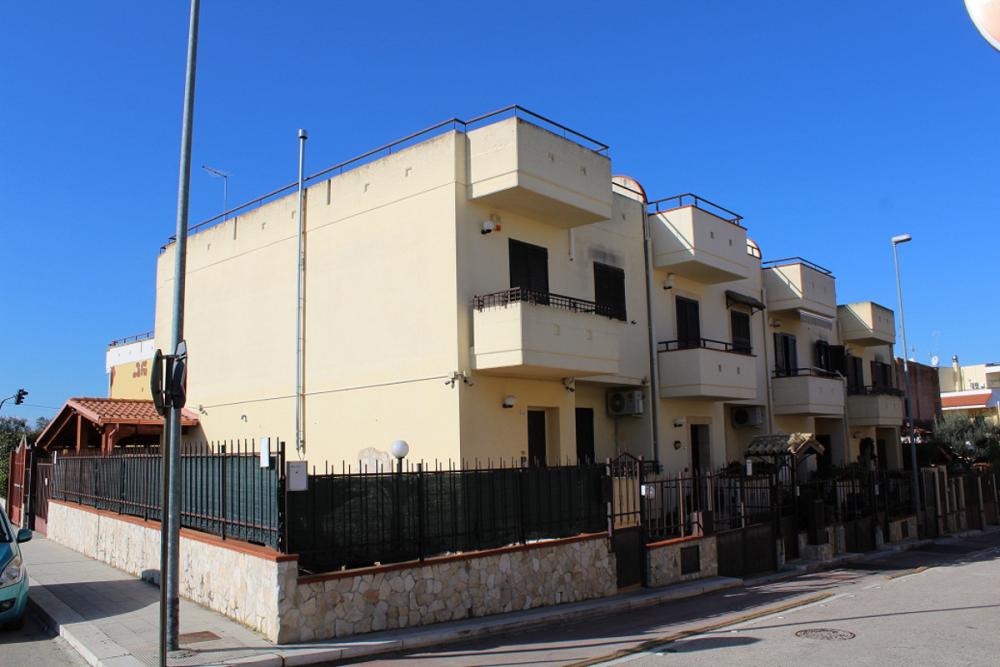 casa indipendente in vendita a Canosa di Puglia