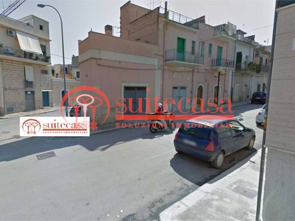 locale commerciale in vendita a Canosa di Puglia