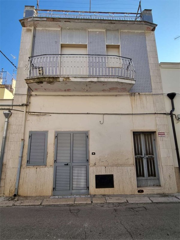 casa indipendente in vendita a Canosa di Puglia