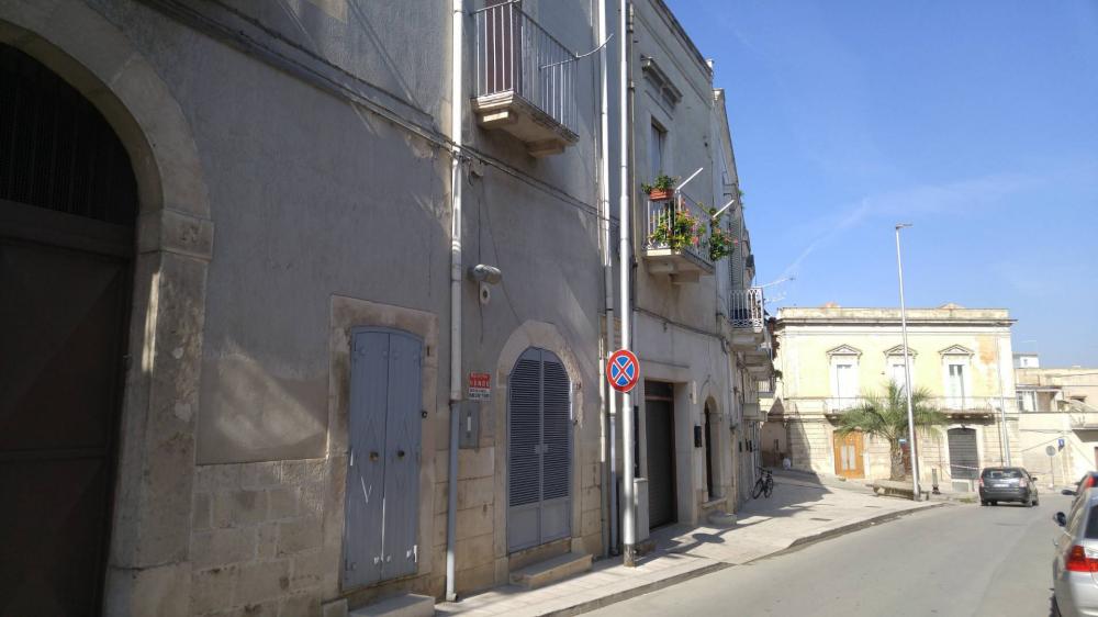 casa indipendente in vendita a Canosa di Puglia