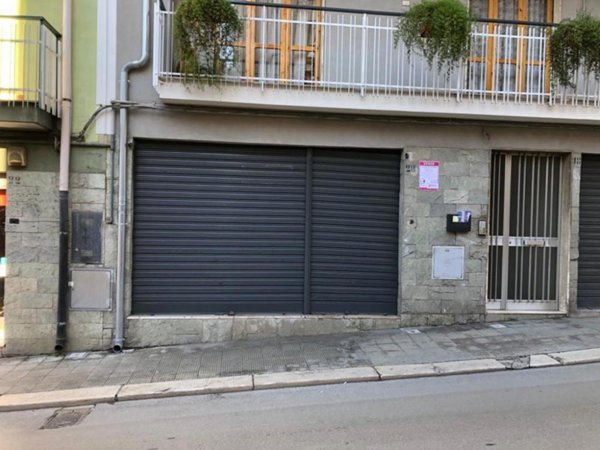 negozio in vendita a Canosa di Puglia