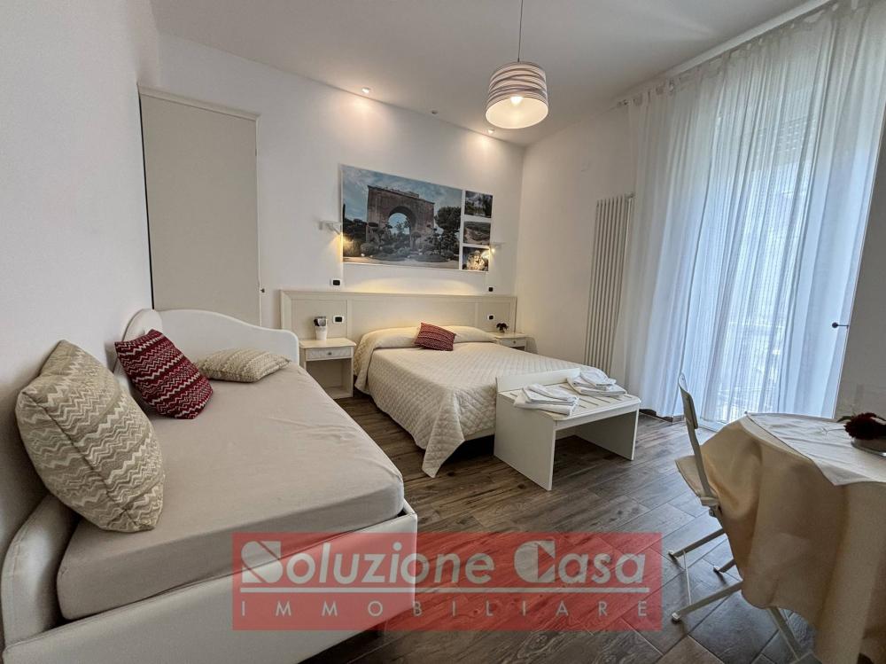 negozio in vendita a Canosa di Puglia