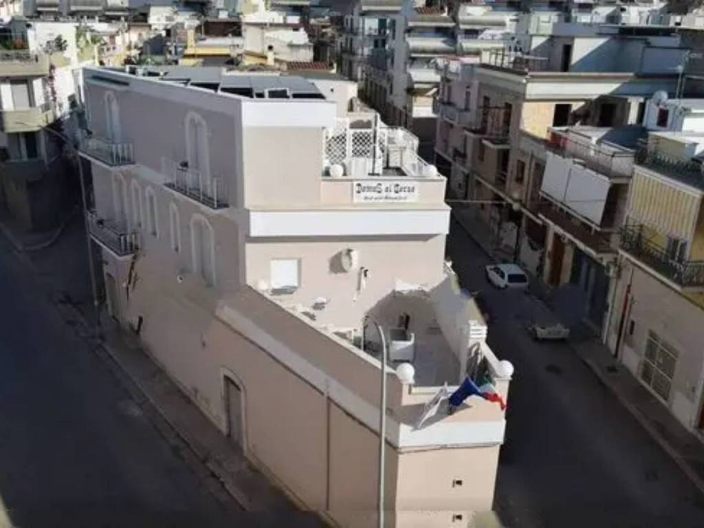 intera palazzina in vendita a Canosa di Puglia