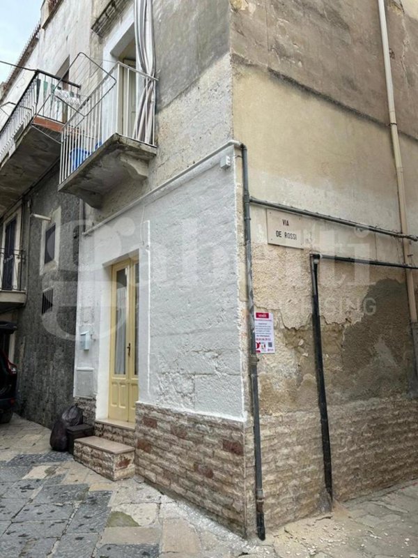 casa indipendente in vendita a Canosa di Puglia