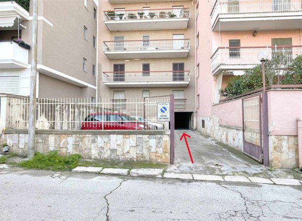 casa indipendente in vendita a Canosa di Puglia
