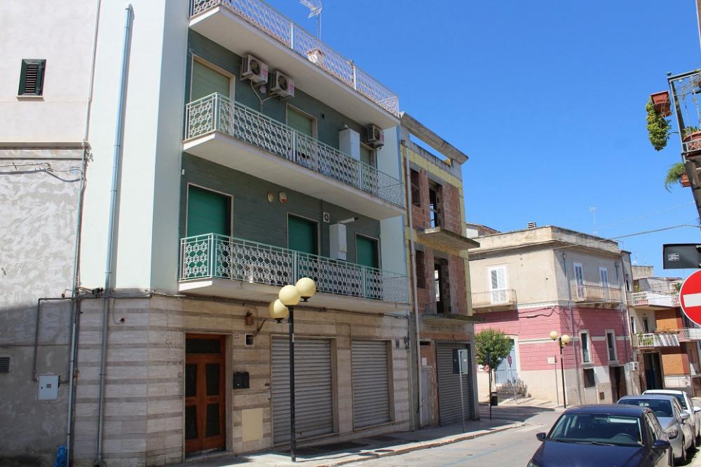 negozio in vendita a Canosa di Puglia