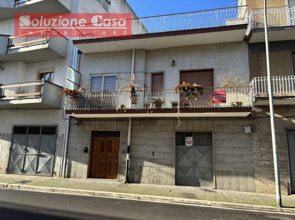 casa indipendente in vendita a Canosa di Puglia
