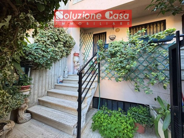 casa semindipendente in vendita a Canosa di Puglia