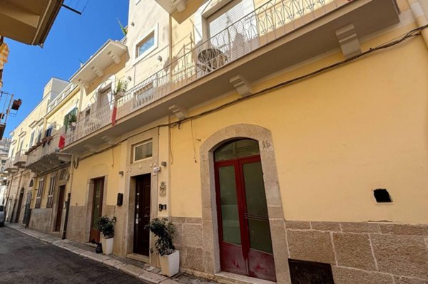 negozio in vendita a Canosa di Puglia