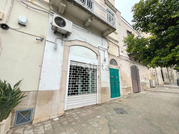 locale commerciale in vendita a Canosa di Puglia