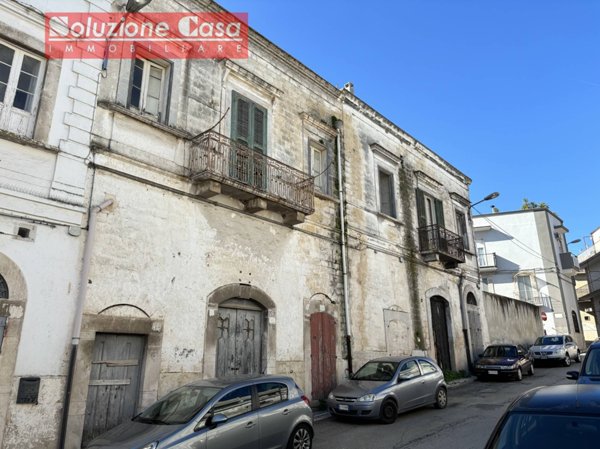 casa indipendente in vendita a Canosa di Puglia