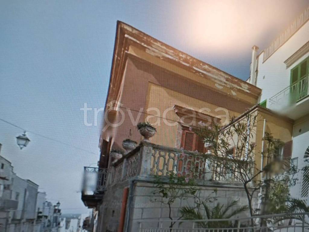 casa indipendente in vendita a Canosa di Puglia