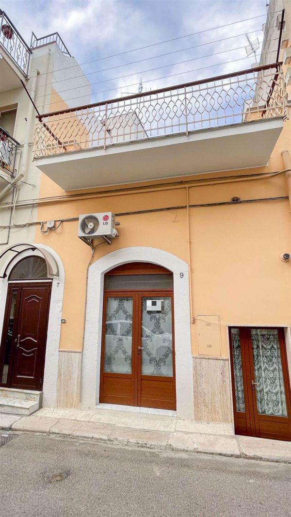 casa indipendente in vendita a Canosa di Puglia
