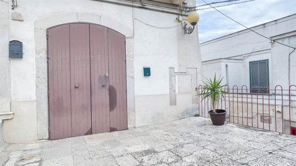 casa indipendente in vendita a Canosa di Puglia