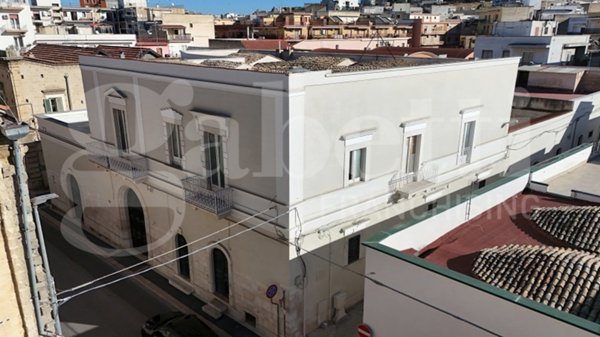 casa indipendente in vendita a Canosa di Puglia