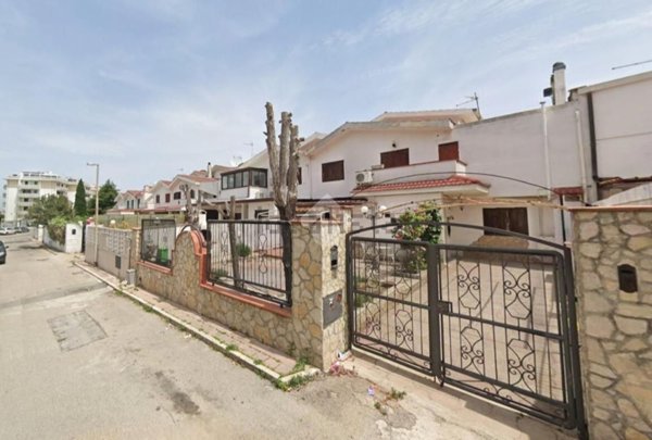 casa indipendente in vendita a Canosa di Puglia