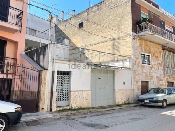 casa indipendente in vendita a Canosa di Puglia