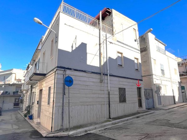 casa indipendente in vendita a Canosa di Puglia