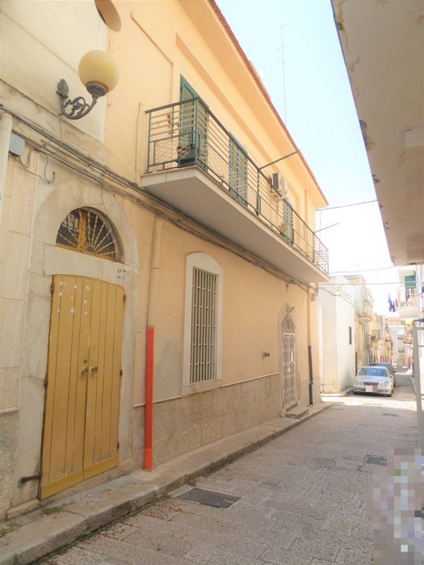 casa indipendente in vendita a Canosa di Puglia