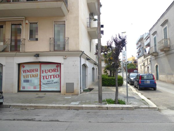 negozio in vendita a Canosa di Puglia