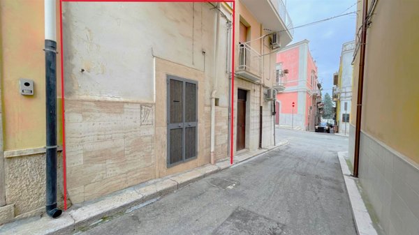 casa indipendente in vendita a Canosa di Puglia