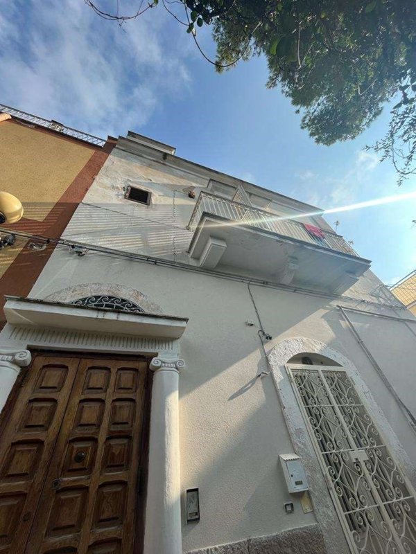 casa indipendente in vendita a Canosa di Puglia