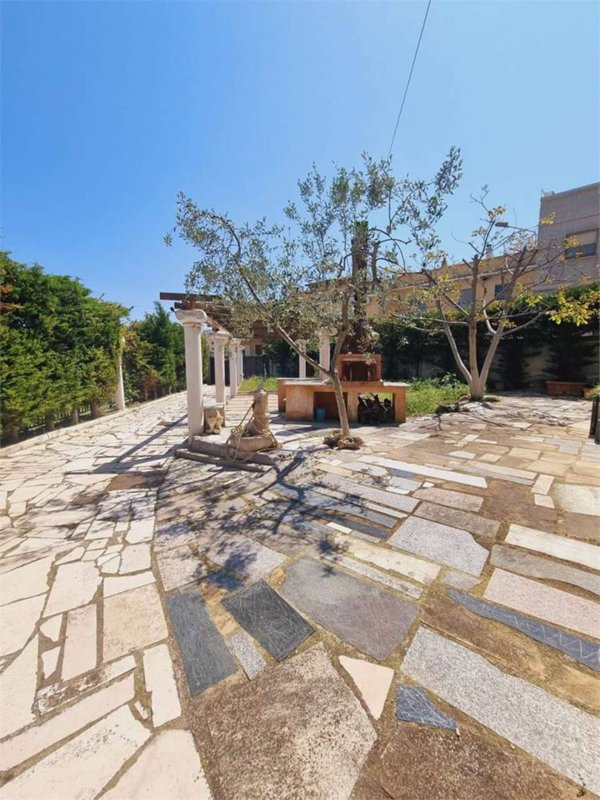 casa indipendente in vendita a Canosa di Puglia