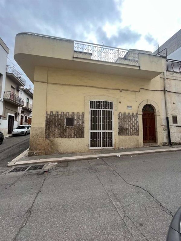 casa indipendente in vendita a Canosa di Puglia