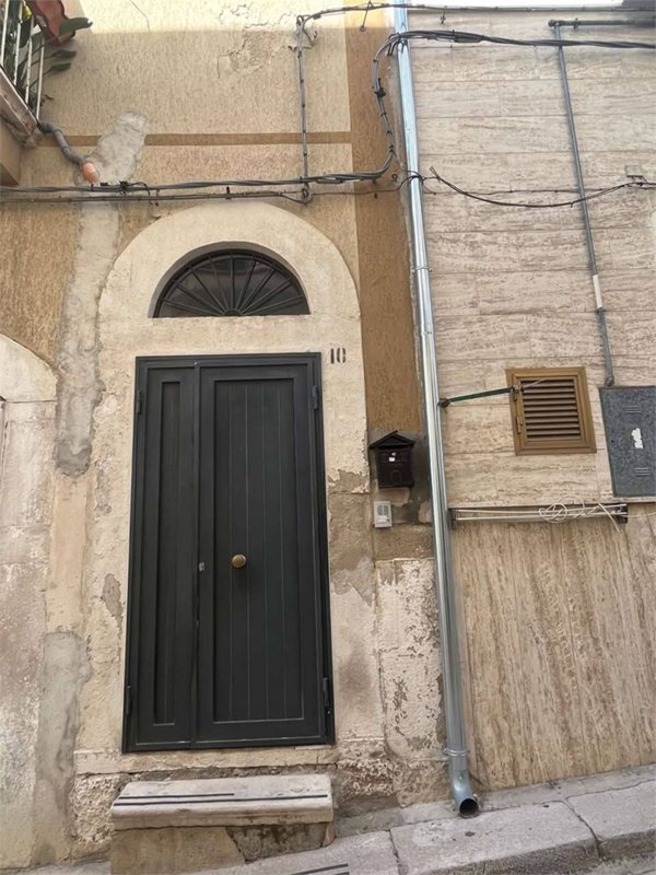 casa indipendente in vendita a Canosa di Puglia