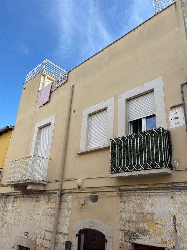 casa indipendente in vendita a Canosa di Puglia