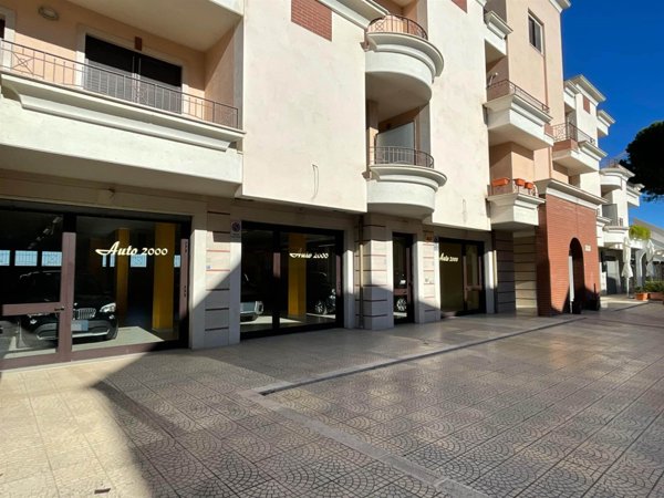 locale commerciale in vendita a Canosa di Puglia