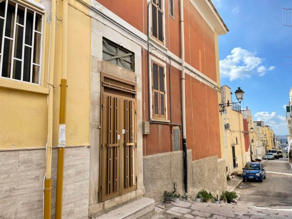 casa indipendente in vendita a Canosa di Puglia
