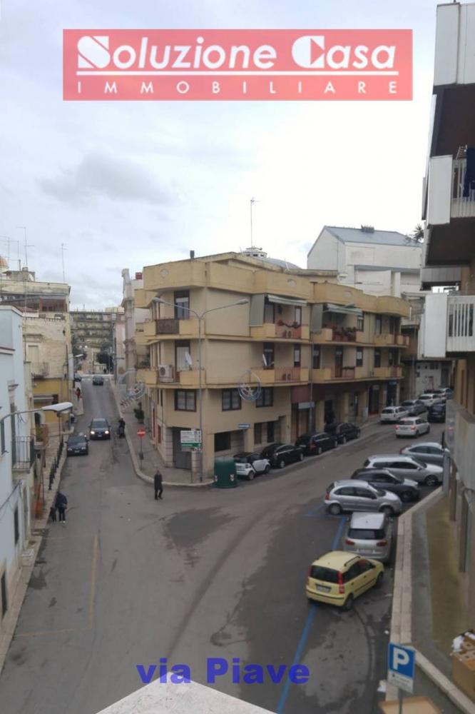 casa indipendente in vendita a Canosa di Puglia